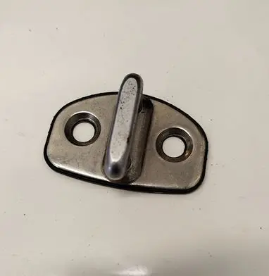Skoda Octavia Mk2 (1Z) Front door lock loop/hook striker 6Y0837033C