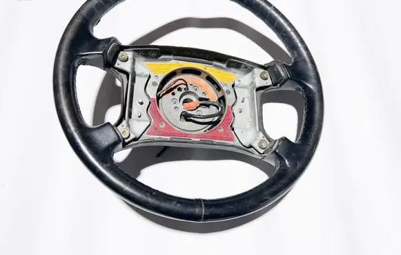 BMW 8 E31 Steering wheel 1158354 1158353 506777