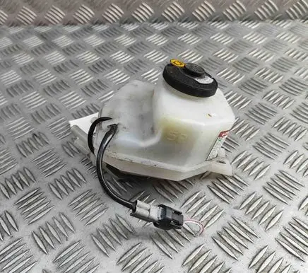 Toyota Prius+ (ZVW40) Brake fluid reservoir 4722047070