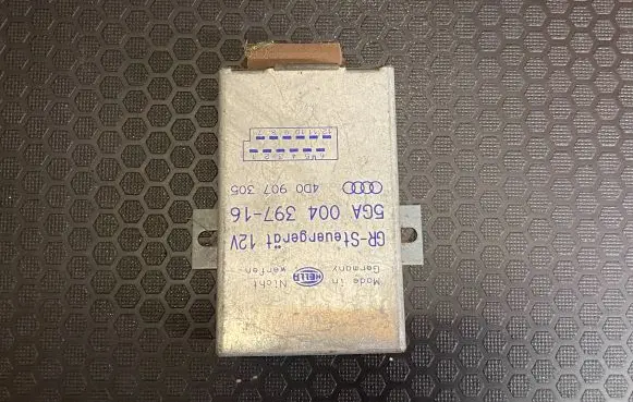 Audi A4 S4 B5 8D Cruise control unit/module 5GA00439716 4D0907305