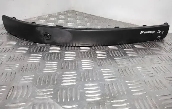 Front bumper splitter molding