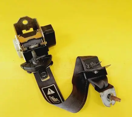 Rear seatbelt