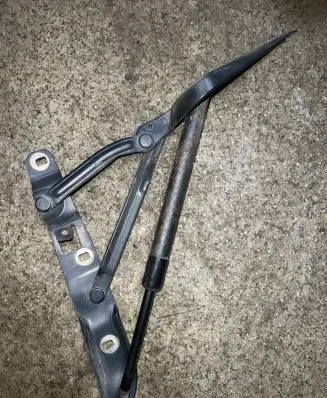 BMW 5 E39 Tailgate/trunk/boot hinge 8159398