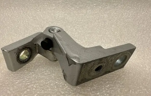 Audi A6 S6 C6 4F Rear door lower hinge A046573