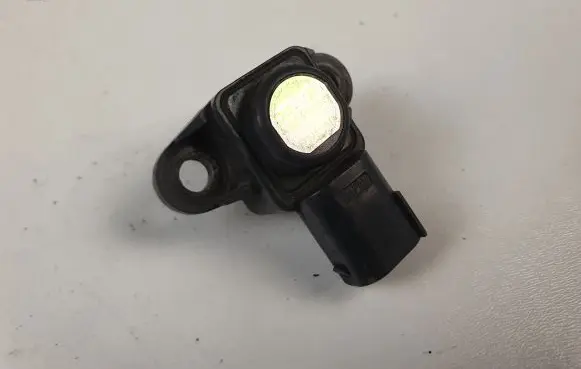 Mercedes-Benz Vito Viano W639 Air pressure sensor A0051535028