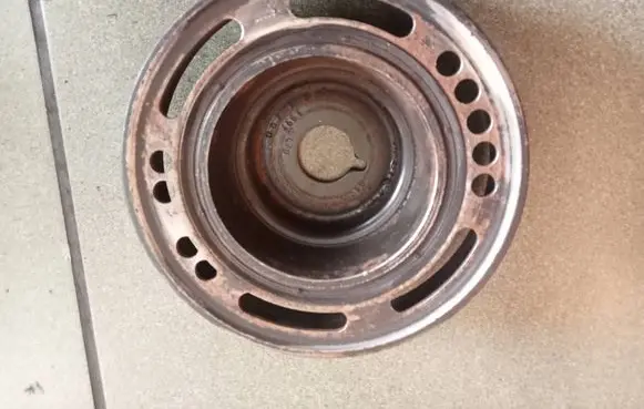 Opel Astra H Crankshaft pulley 555559