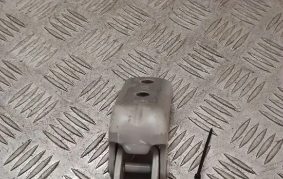 Hyundai Kona I Front door upper hinge