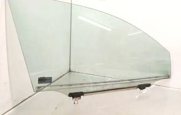 Toyota Avensis T250 Front door window glass four-door AS2