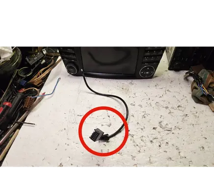 Mercedes-Benz E W211 AUX in-socket connector A2118708994