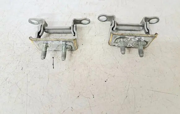 Volvo V50 Tailgate/trunk/boot hinge