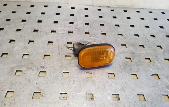 Toyota Previa (XR30, XR40) II Front fender indicator light E13013047