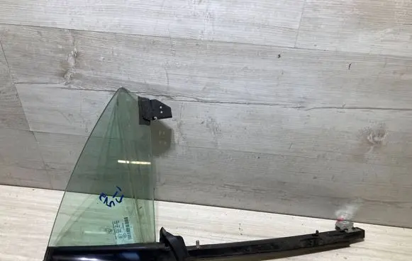 Mercedes-Benz CLS C219 Rear door window glass DOT618AS2M491 E000233 43R001168