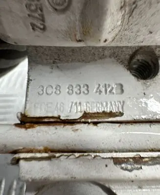 Rear door hinge set