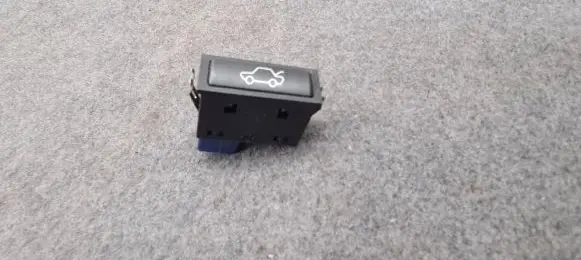 BMW 7 E38 Tailgate opening switch 8365579