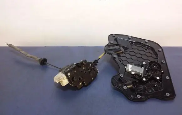 Audi A8 S8 D4 4H Front door lock 4H1837015E