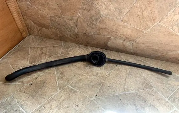 Mercedes-Benz E W212 Engine coolant pipe/hose A2128300696