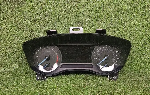 Ford Fusion II Speedometer (instrument cluster) ES7T10849CD