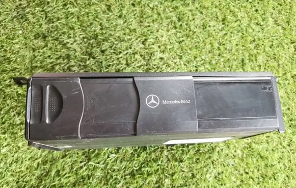 Mercedes-Benz C W203 CD/DVD changer A2038209089 020109 MC3010