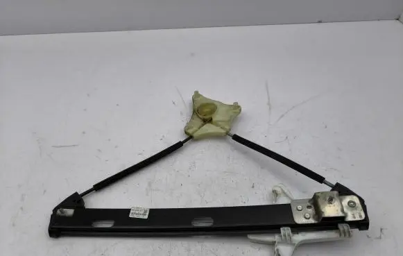 Rear door manual window regulator
