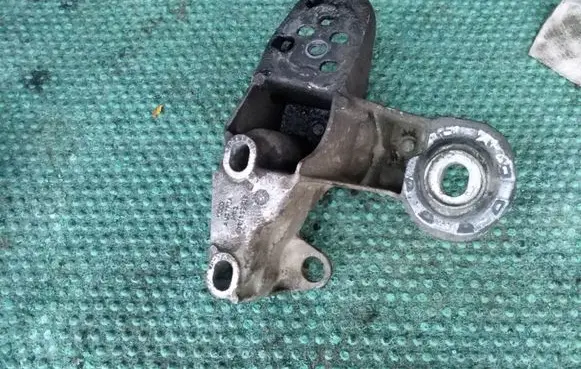 Audi A6 S6 C5 4B Engine mounting bracket 4B0199351B