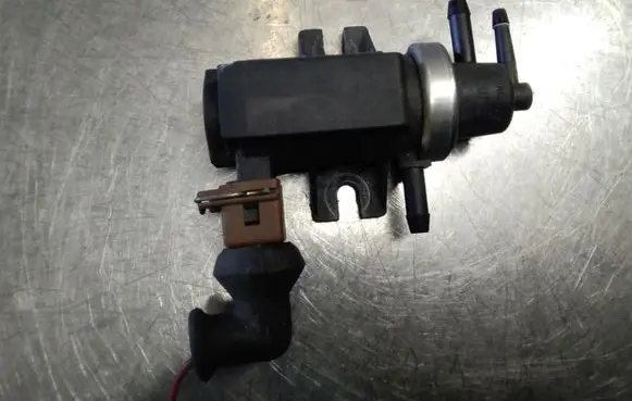 Audi A2 Turbo solenoid valve 1H0906627 72190320