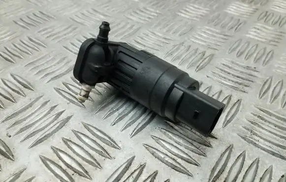 Skoda Octavia Mk2 (1Z) Windscreen/windshield washer pump 1K6955651
