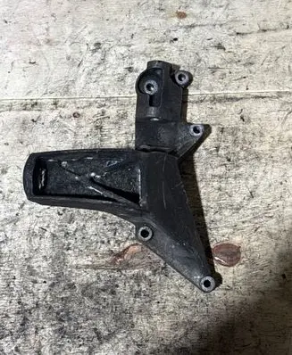 BMW 3 E46 Engine mounting bracket 6753225 22116753225