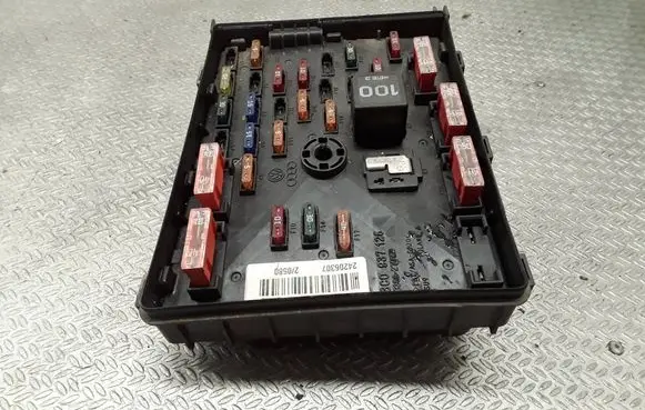 Volkswagen PASSAT B6 Fuse module 3C0937125