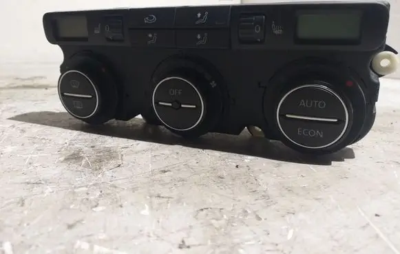 Volkswagen PASSAT B6 Climate control unit 74677512
