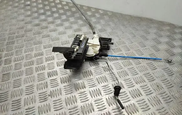 Mercedes-Benz A W176 Front door lock A1667200135