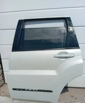 Mitsubishi Endeavor Rear door