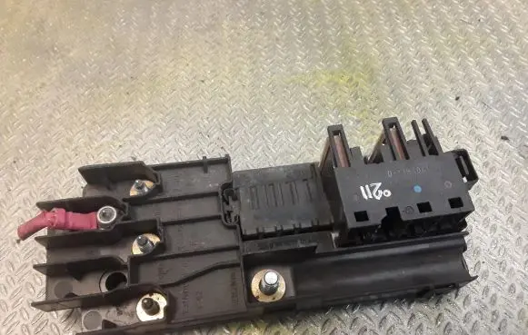 Mercedes-Benz E W211 Fuse box set 2115452601 A2115452601