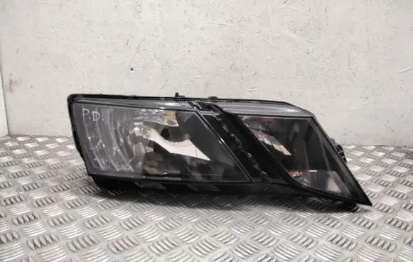 Skoda Octavia Mk4 Headlight/headlamp 5E1941016C 030110420200