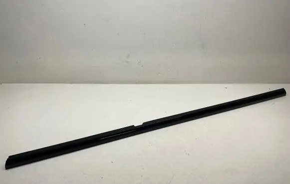 Mercedes-Benz CLS W257 Rear door glass trim molding 2577352400 A2577352400
