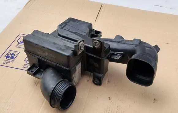 Intake resonator