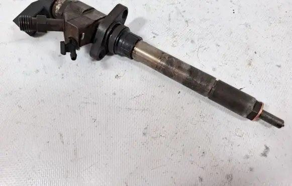 Volvo S40 Fuel injector 
