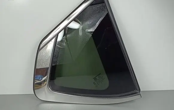 SsangYong Rexton Rear side window