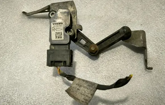 Volvo XC60 Rear air suspension level height sensor 32246988