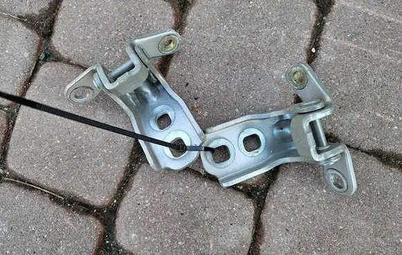 Opel Insignia B Front door lower hinge OPELCZESCI.com-H2
