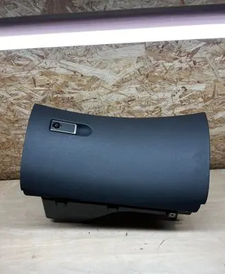 Mercedes-Benz CLS C257 Glove box A2136800091