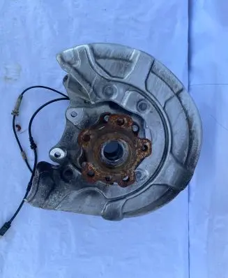 BMW 7 G11 G12 Rear wheel hub spindle/knuckle 6861135