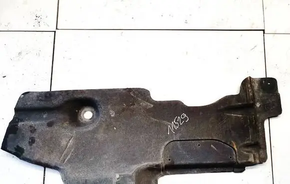 Volvo V40 Engine splash shield/under tray 31497087