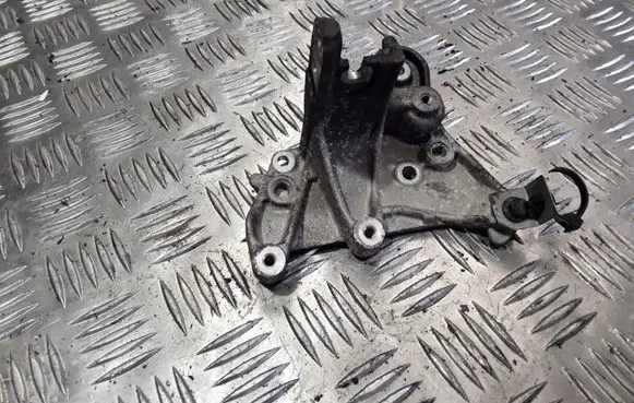 Volvo V50 Engine mounting bracket 9648584680
