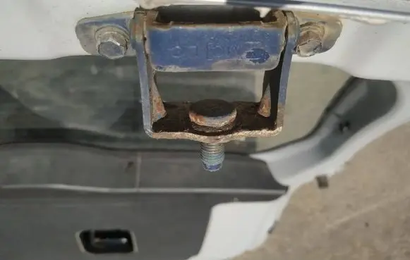 Hyundai Getz Tailgate/trunk/boot hinge