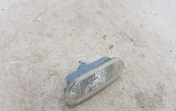 Volkswagen PASSAT B5 Front fender indicator light 1J5949117A