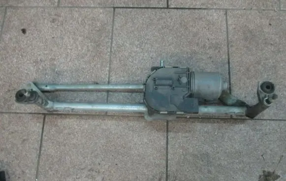 Skoda Octavia Mk2 (1Z) Front wiper linkage and motor