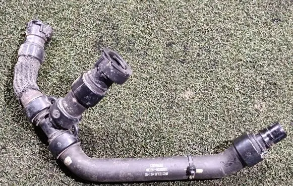 Renault Master III Engine coolant pipe/hose 212839573R