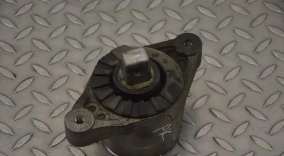 Maserati Ghibli Engine mount bracket 06700048700