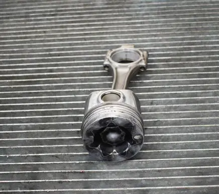 Volkswagen Golf VI Piston 