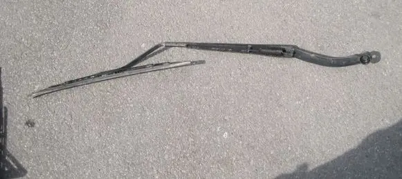 Maserati Quattroporte Front wiper blade arm 67264700